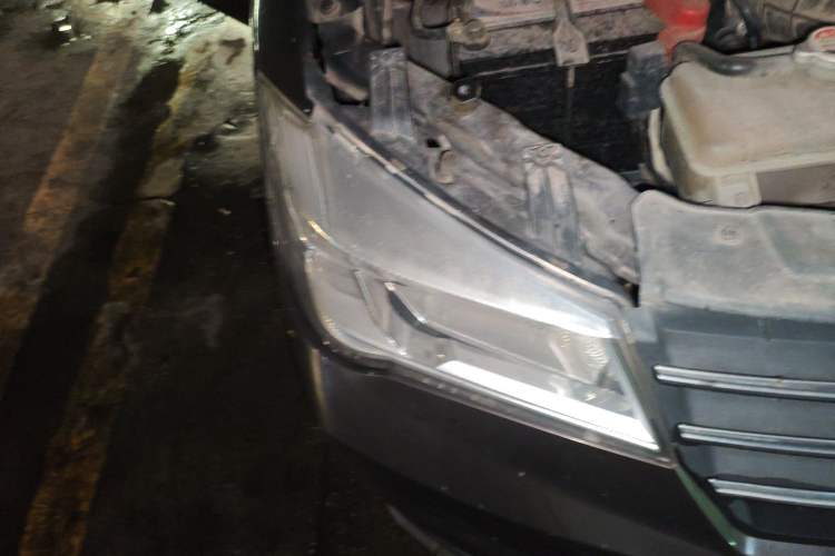 Used Dongfeng Fengon 330 2018 1.5L 330S Premium Edition DK15 Right Front Headlight