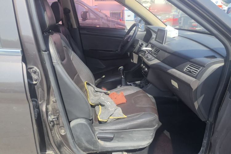 Used Dongfeng Fengon 330 2018 1.5L 330S Comfort Edition DK15 Right Front Seat