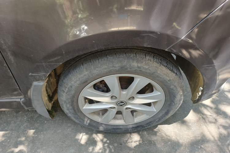 Used Dongfeng Fengon 330 2018 1.5L 330S Comfort Edition China V Standard DK15 Right Front Wheel Hub