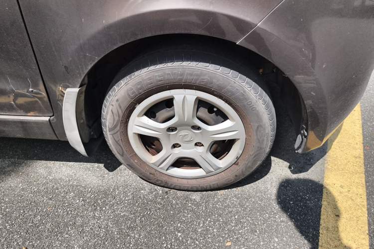 Used Dongfeng Fengon 330  Right Front Wheel Hub