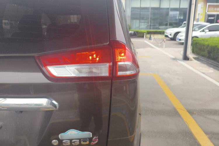 Used Dongfeng Fengon 330 2018 1.5L 330S Comfort Edition DK15 Right Rear Taillight