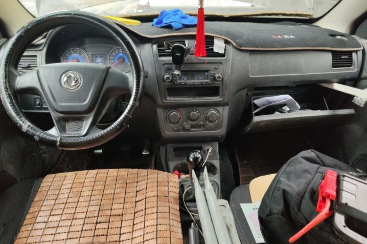 Used Dongfeng Fengon 330 2018 1.5L Manual Practical II DK15 Center Console