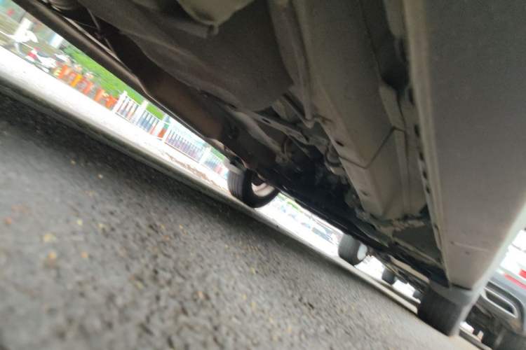 Used Dongfeng Fengon 330 2018 1.5L Manual Practical II DK15 Chassis Rear Right