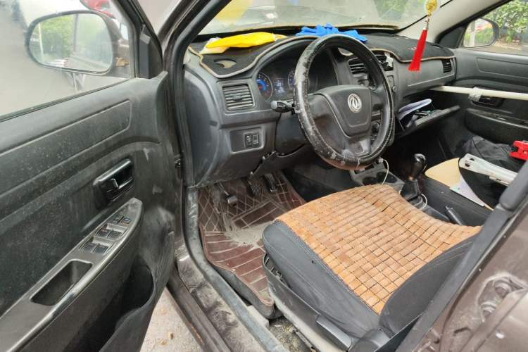 Used Dongfeng Fengon 330 2018 1.5L Manual Practical II DK15 Driver Seat
