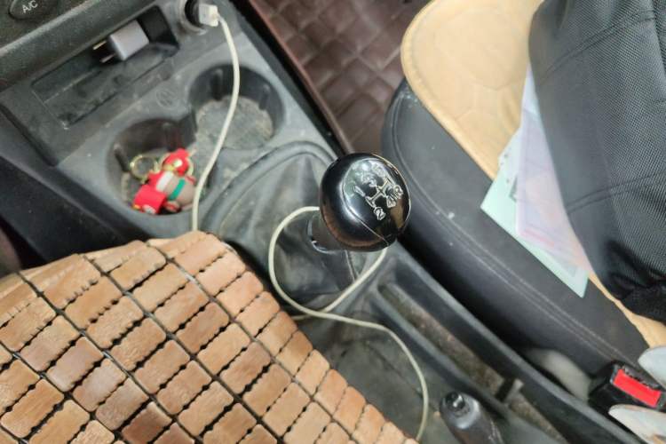 Used Dongfeng Fengon 330 2018 1.5L Manual Practical II DK15 Gear Lever
