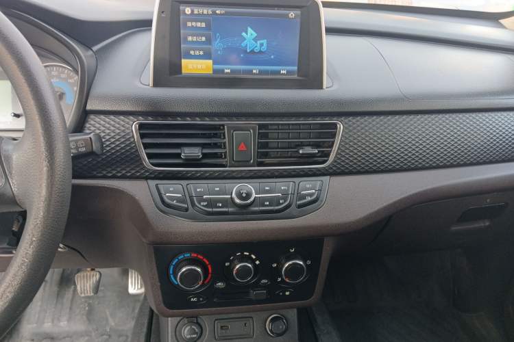 Used Dongfeng Fengon 330 2018 1.5L 330S Comfort Edition DK15 Audio And AC Panel