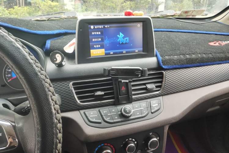 Used Dongfeng Fengon 330 2018 1.5L 330S Comfort Edition DK15 Audio And AC Panel