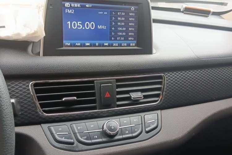 Used Dongfeng Fengon 330 2018 1.5L 330S Comfort Edition DK15 Audio And AC Panel