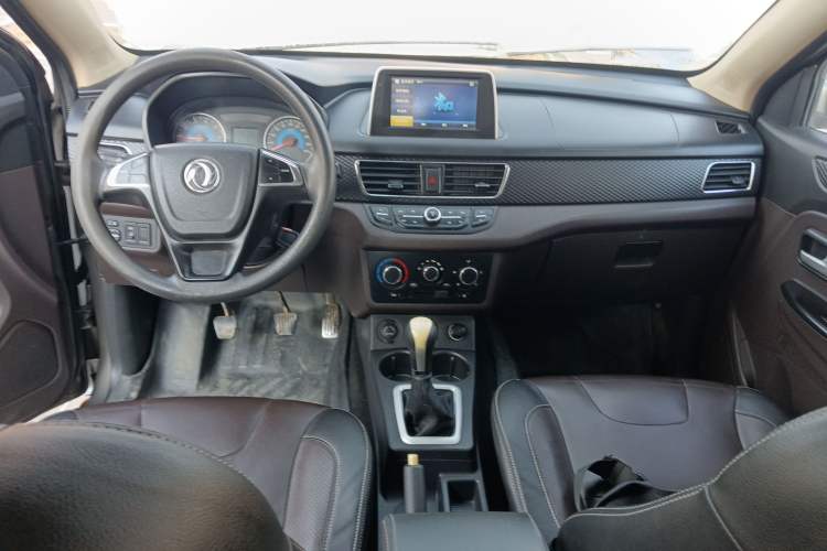 Used Dongfeng Fengon 330 2018 1.5L 330S Comfort Edition DK15 Center Console