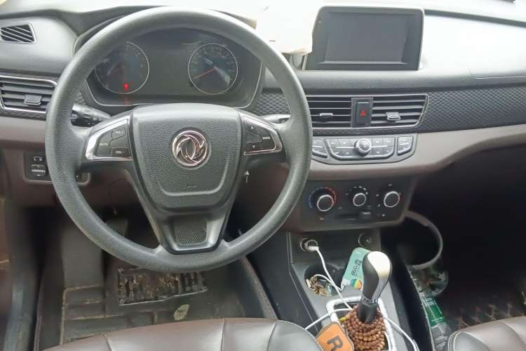 Used Dongfeng Fengon 330 2018 1.5L 330S Comfort Edition DK15 Center Console