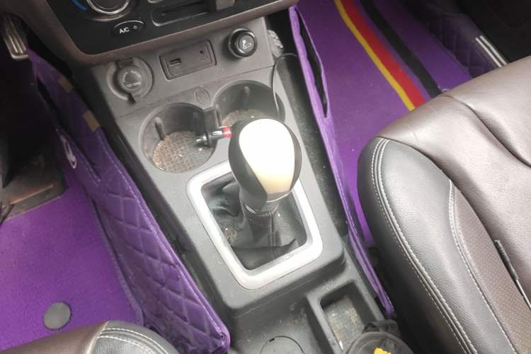 Used Dongfeng Fengon 330 2018 1.5L 330S Comfort Edition DK15 Gear Lever