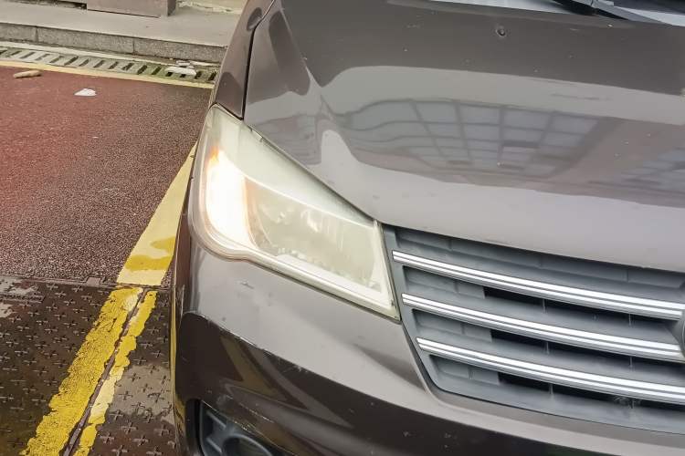 Used Dongfeng Fengon 330 2018 1.5L 330S Comfort Edition DK15 Right Front Headlight