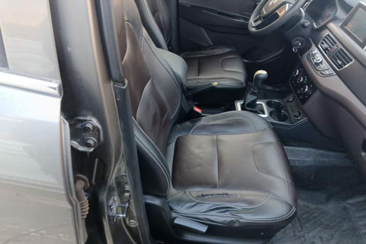 Used Dongfeng Fengon 330 2018 1.5L 330S Comfort Edition DK15 Right Front Seat