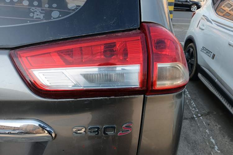 Used Dongfeng Fengon 330 2018 1.5L 330S Comfort Edition DK15 Right Rear Taillight