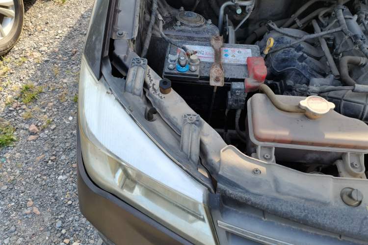 Used Dongfeng Fengon 330 2018 1.5L 330S Comfort Edition China V Standard DK15 Engine Bay Right