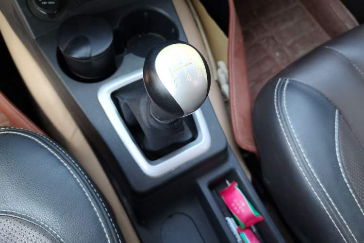 Used Dongfeng Fengon 330 2018 1.5L 330S Comfort Edition China V Standard DK15 Gear Lever