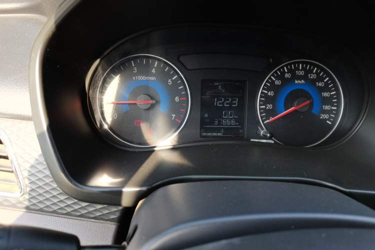 Used Dongfeng Fengon 330 2018 1.5L 330S Comfort Edition China V Standard DK15 Odometer Close Up