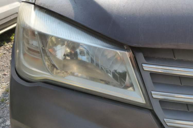 Used Dongfeng Fengon 330 2018 1.5L 330S Comfort Edition China V Standard DK15 Right Front Headlight