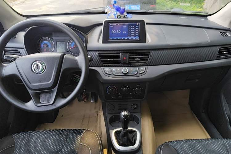 Used Dongfeng Fengon 330 2018 1.5L 330S Facelifted Premium Edition DK15 Audio And AC Panel