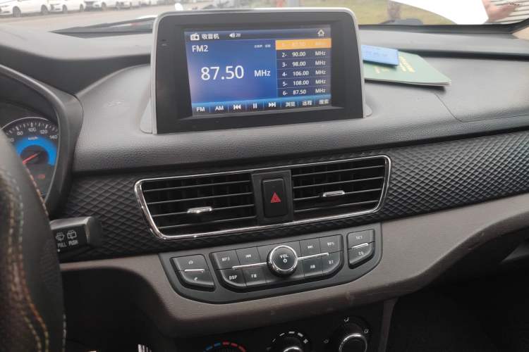 Used Dongfeng Fengon 330 2018 1.5L 330S Comfort Edition DK15 Audio And AC Panel