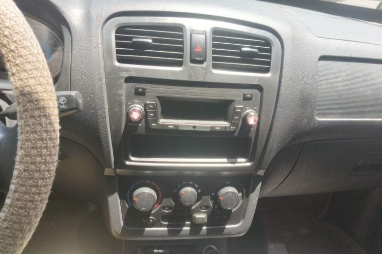 Used Dongfeng Fengon 330 2018 1.5L Manual Practical II DK15 Audio And AC Panel