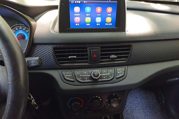 Used Dongfeng Fengon 330 2018 1.5L 330S Premium Edition DK15 Audio And AC Panel
