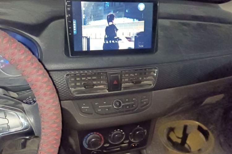 Used Dongfeng Fengon 330 2018 1.5L 330S Premium Edition DK15 Audio And AC Panel