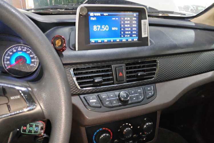 Used Dongfeng Fengon 330 2018 1.5L 330S Comfort Edition DK15 Audio And AC Panel