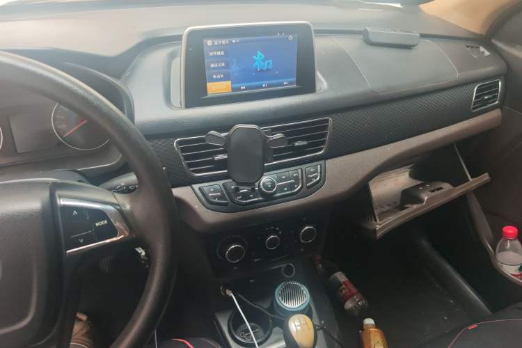 Used Dongfeng Fengon 330 2018 1.5L 330S Comfort Edition DK15 Audio And AC Panel