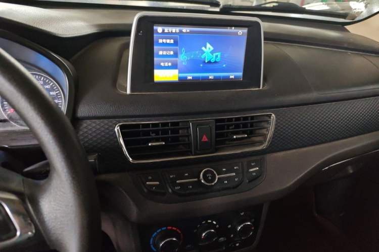 Used Dongfeng Fengon 330 2018 1.5L 330S Comfort Edition DK15 Audio And AC Panel