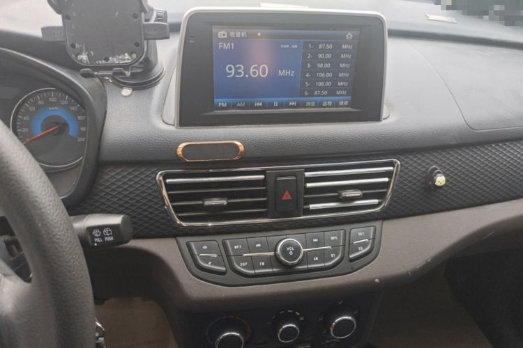Used Dongfeng Fengon 330 2018 1.5L 330S Facelifted Premium Edition DK15 Audio And AC Panel