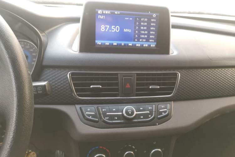Used Dongfeng Fengon 330 2018 1.5L 330S Comfort Edition DK15 Audio And AC Panel