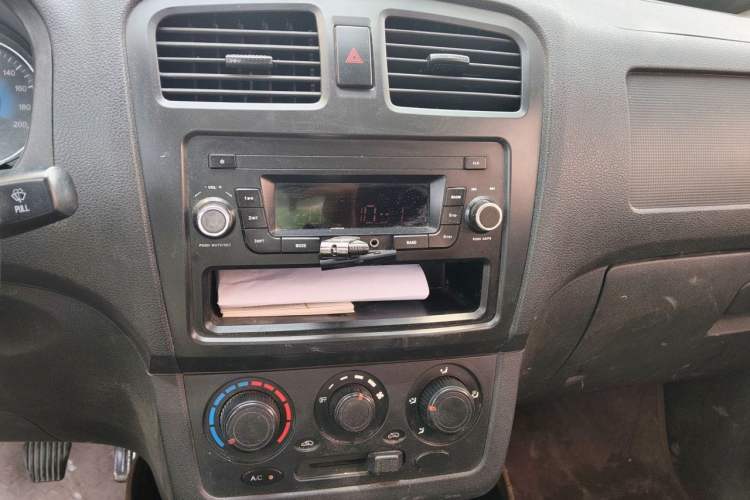 Used Dongfeng Fengon 330 2018 1.5L Manual Practical II DK15 Audio And AC Panel