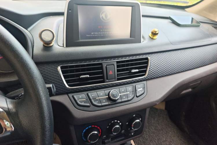 Used Dongfeng Fengon 330 2018 1.5L 330S Facelifted Comfort Version DK15 Audio And AC Panel