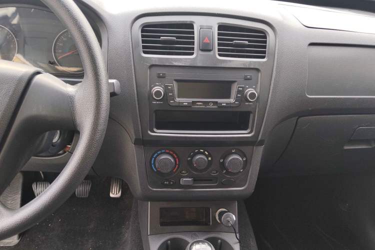 Used Dongfeng Fengon 330 2018 1.5L Manual Practical II DK15 Audio And AC Panel