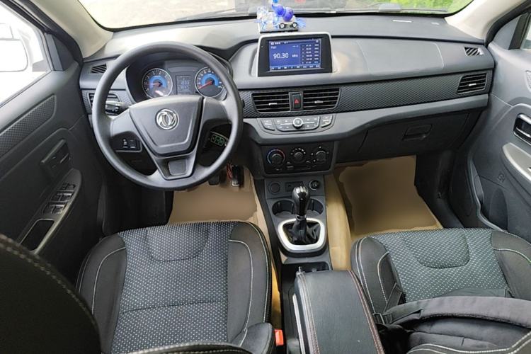Used Dongfeng Fengon 330 2018 1.5L 330S Facelifted Premium Edition DK15 Center Console