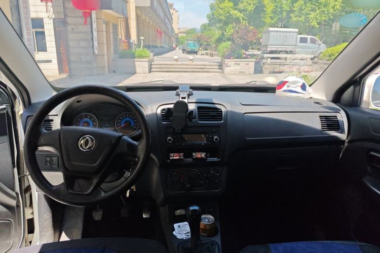 Used Dongfeng Fengon 330 2018 1.5L Manual Utility Version I DK15 Center Console