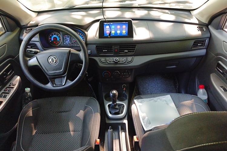 Used Dongfeng Fengon 330 2018 1.5L 330S Premium Edition DK15 Center Console