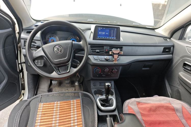 Used Dongfeng Fengon 330 2018 1.5L 330S Premium Edition DK15 Center Console
