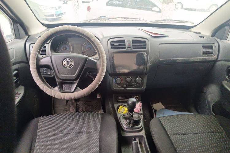 Used Dongfeng Fengon 330 2018 1.5L Manual Utility Version I DK15 Center Console