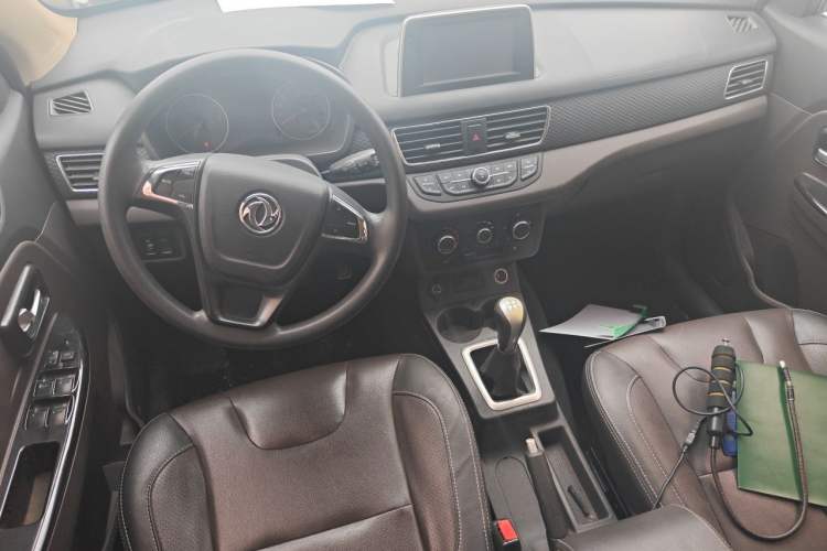 Used Dongfeng Fengon 330 2018 1.5L 330S Comfort Edition China V Standard DK15 Center Console