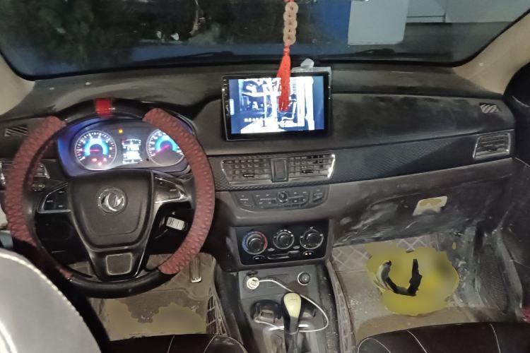 Used Dongfeng Fengon 330 2018 1.5L 330S Premium Edition DK15 Center Console
