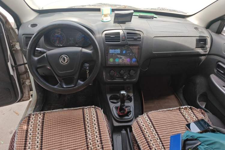 Used Dongfeng Fengon 330 2018 1.5L Facelift Manual Utility II DK15 Center Console
