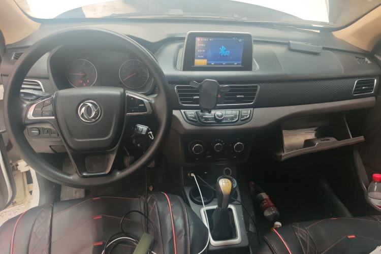 Used Dongfeng Fengon 330 2018 1.5L 330S Comfort Edition DK15 Center Console