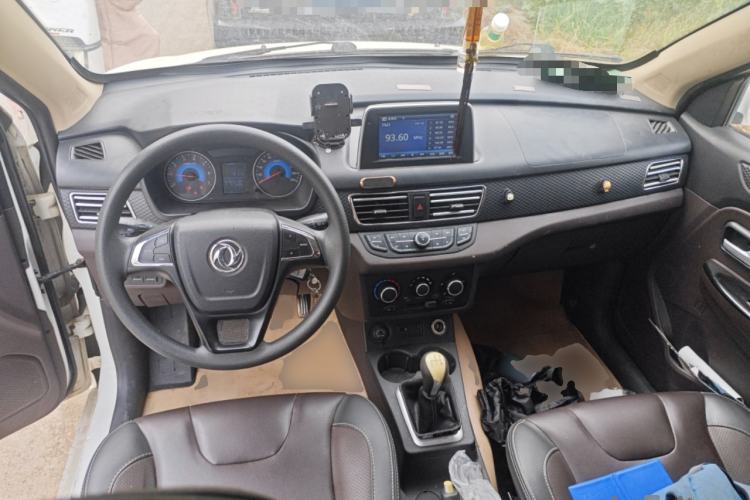 Used Dongfeng Fengon 330 2018 1.5L 330S Facelifted Premium Edition DK15 Center Console
