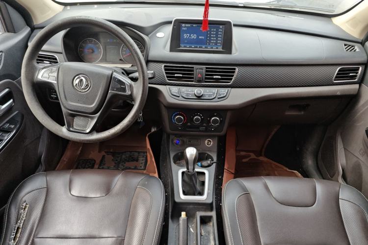 Used Dongfeng Fengon 330 2018 1.5L 330S Facelifted Comfort Version DK15 Center Console