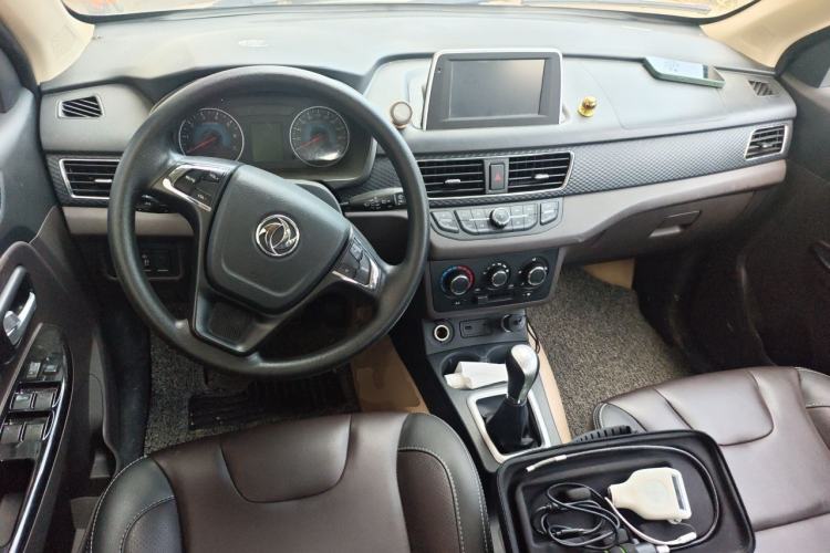 Used Dongfeng Fengon 330 2018 1.5L 330S Facelifted Comfort Version DK15 Center Console