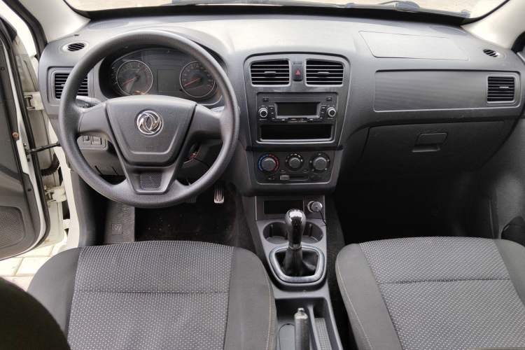 Used Dongfeng Fengon 330 2018 1.5L Manual Practical II DK15 Center Console