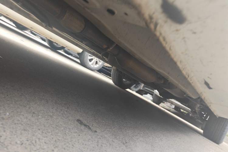 Used Dongfeng Fengon 330 2018 1.5L 330S Comfort Edition China V Standard DK15 Chassis Front Left