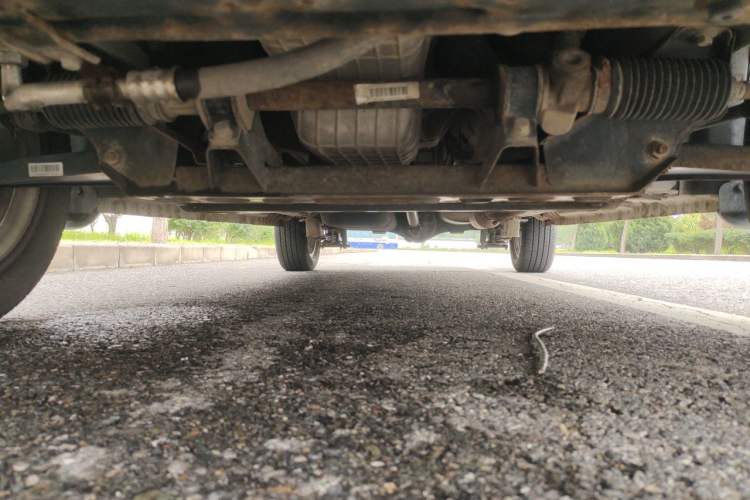 Used Dongfeng Fengon 330  Chassis Front